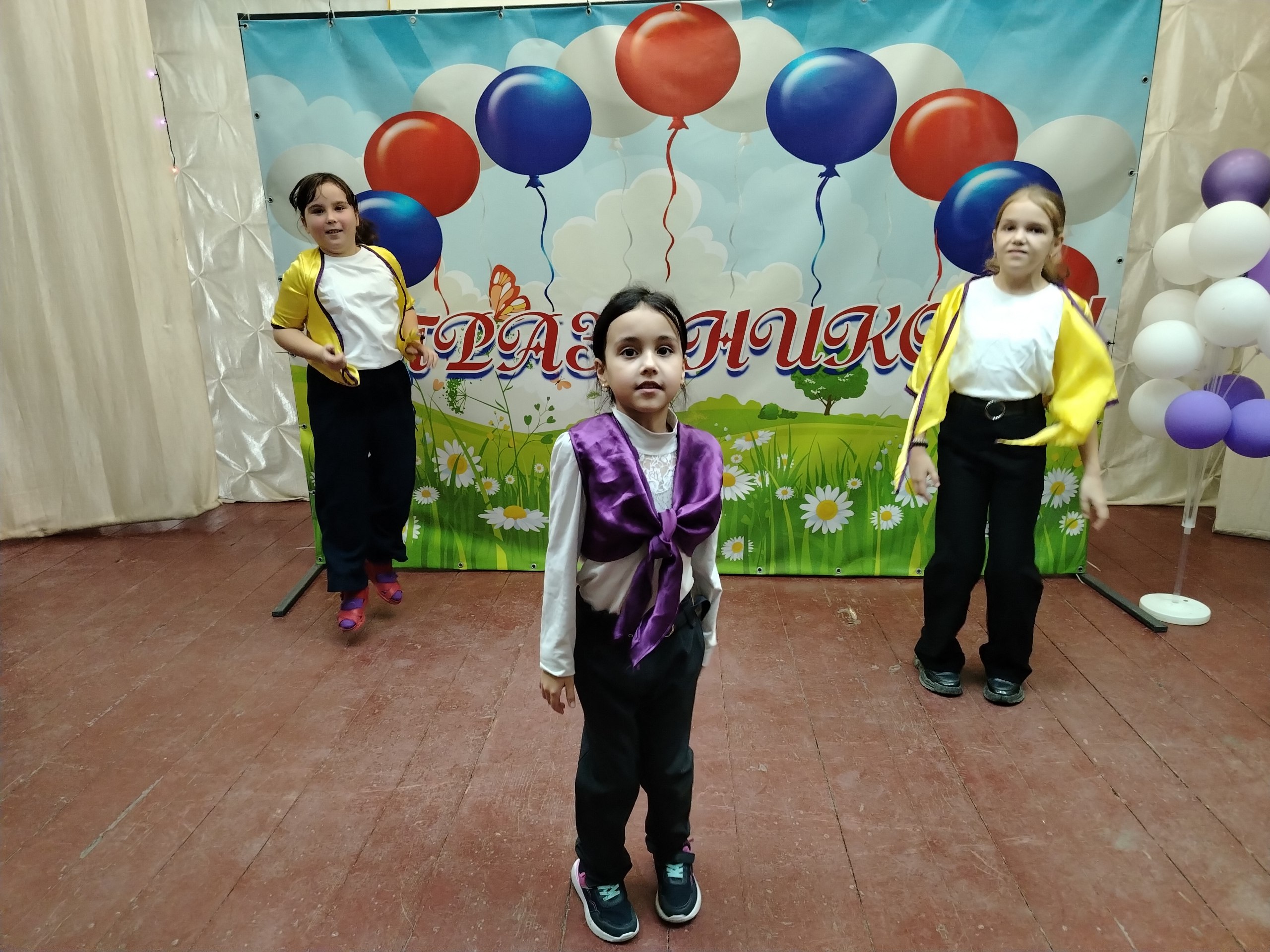 В Нагольно - Тарасовском ДК прошло мероприятие, посвященное Дню Матери В Нагольно - Тарасовском ДК прошло мероприятие, посвященное Дню Матери