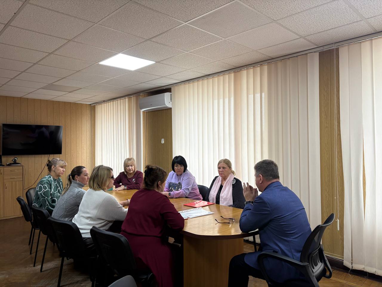 Альберт Зинченко: Вместе с председателем Совета Станично-Луганского МО Татьяной Пономаревой и заместителем Главы Администрации Анной Кулиш, в преддверии Дня Матери встретились с родственниками военнослужащих, которые погибли... Альберт Зинченко: Вместе с председателем Совета Станично-Луганского МО Татьяной Пономаревой и заместителем Главы Администрации Анной Кулиш, в преддверии Дня Матери встретились с родственниками военнослужащих, которые погибли...