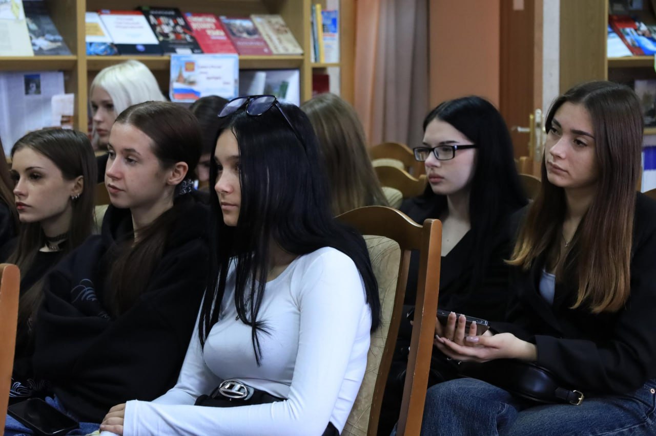 Интерактивная беседа "Финансовая грамотность – путь к успеху" с представителем банка в рамках проекта "Живая книга" Интерактивная беседа "Финансовая грамотность – путь к успеху" с представителем банка в рамках проекта "Живая книга"