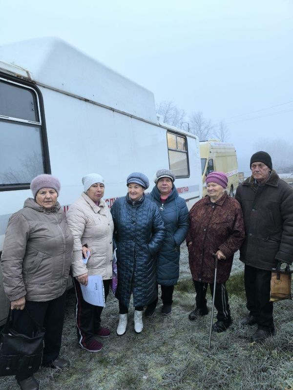 Медицинская бригада Брянковской центральной городской многопрофильной больницы (ГБУЗ БЦГМБ) работала в посёлке Старая Замковка