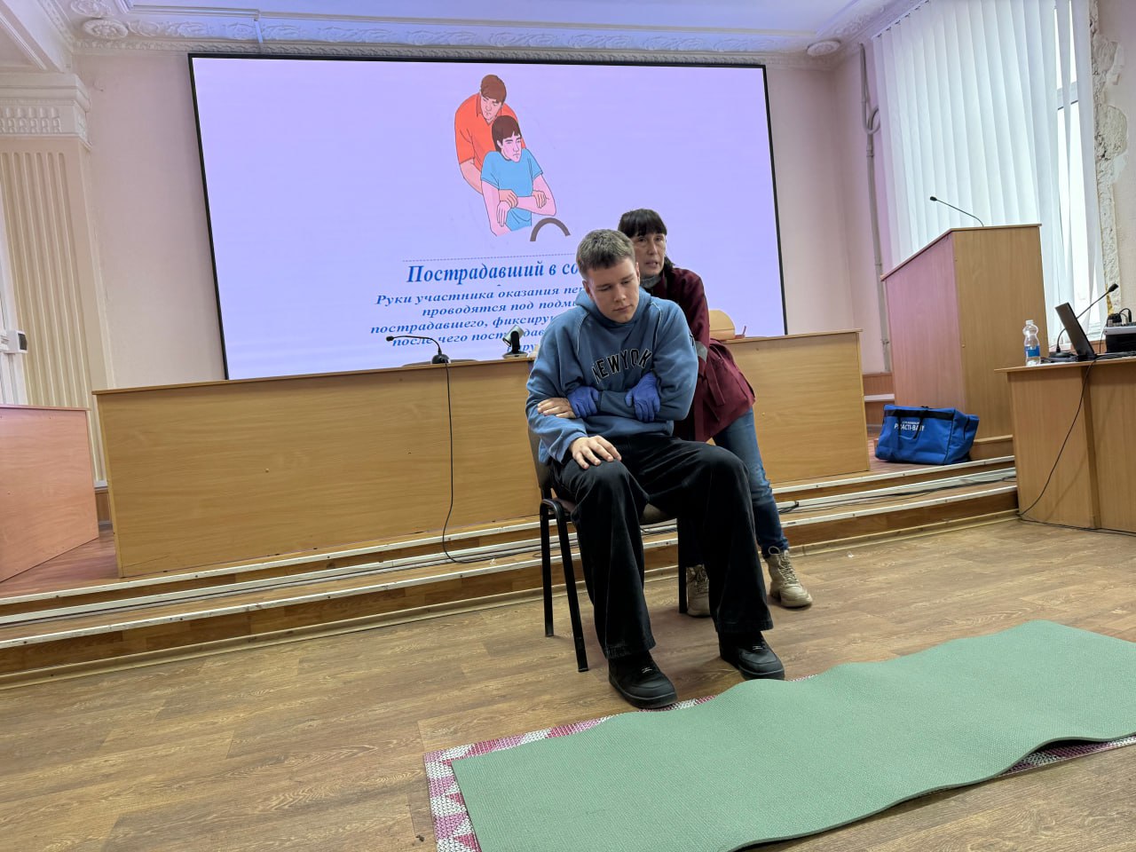 В Алчевской Школе медицины катастроф студентов ДГТУ ознакомили с правилами оказания первой помощи В Алчевской Школе медицины катастроф студентов ДГТУ ознакомили с правилами оказания первой помощи