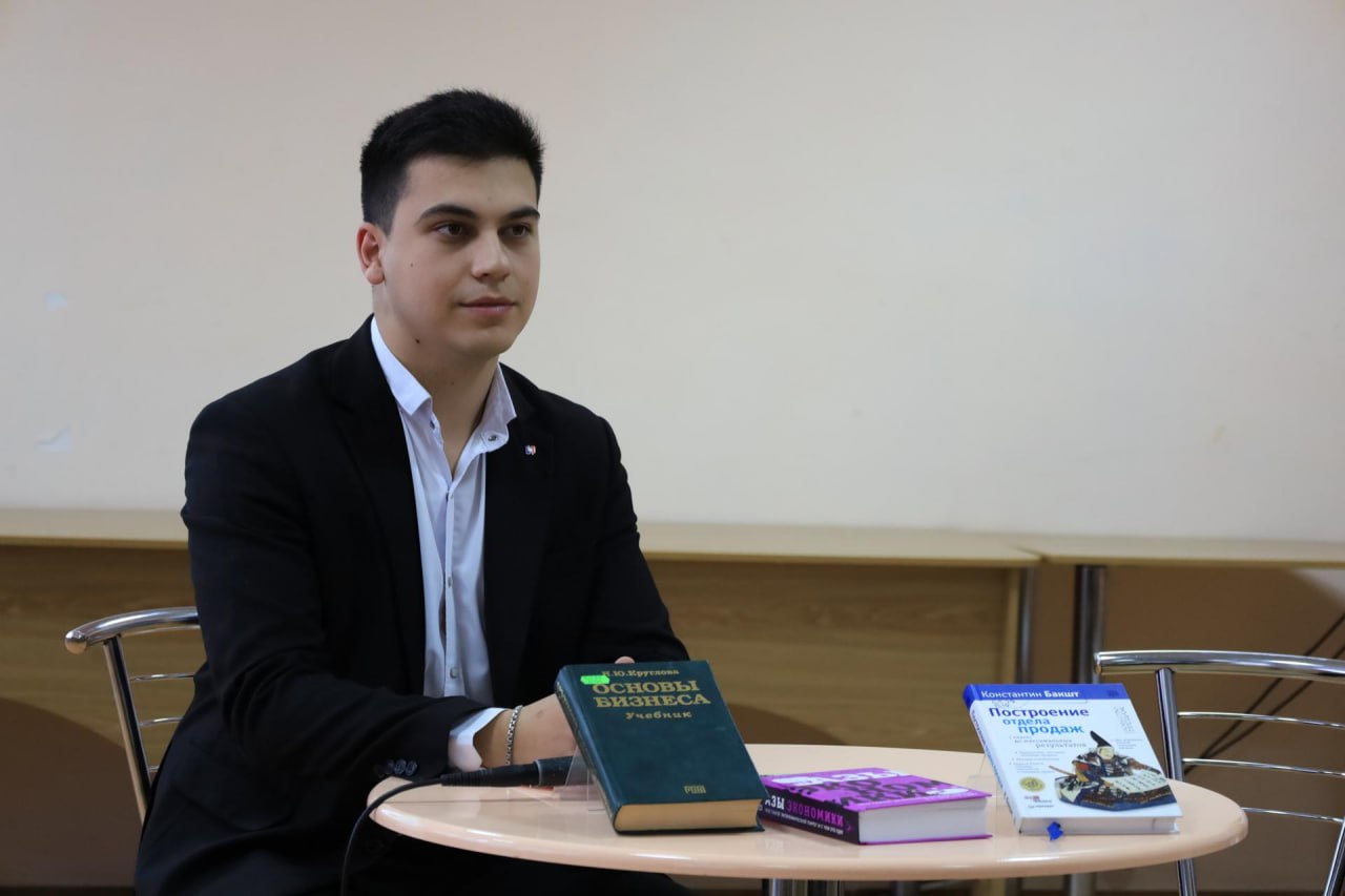 Интерактивная беседа "Финансовая грамотность – путь к успеху" с представителем банка в рамках проекта "Живая книга" Интерактивная беседа "Финансовая грамотность – путь к успеху" с представителем банка в рамках проекта "Живая книга"