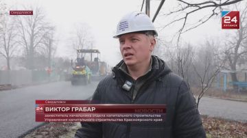 Дорожники из Красноярского края ремонтируют участок от улицы Советской до дома №6 микрорайона «Центральный» в Свердловске