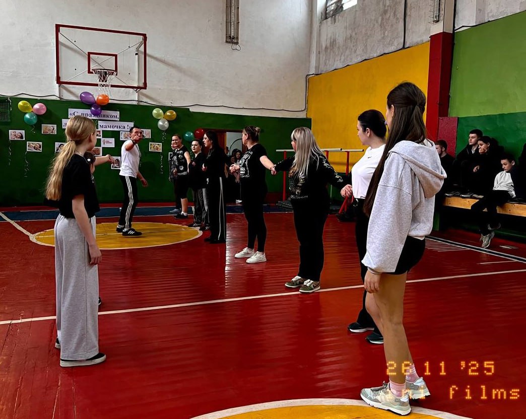 В Антрацитовской средней школе №12 прошли соревнования, приуроченные к празднованию Дня Матери В Антрацитовской средней школе №12 прошли соревнования, приуроченные к празднованию Дня Матери