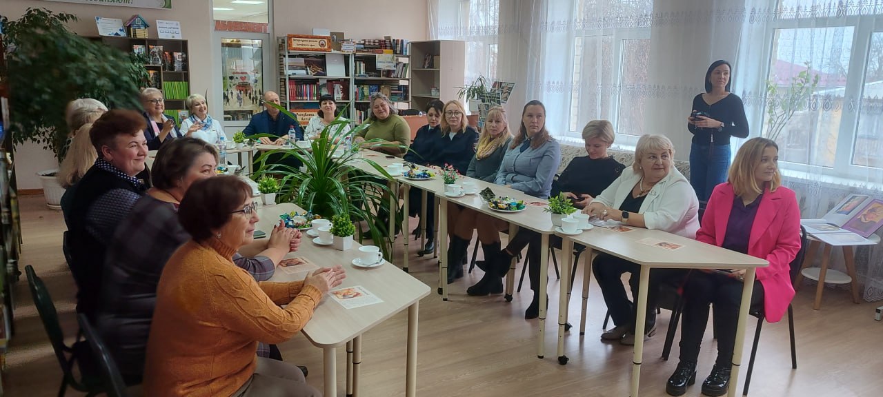 В Славяносербской центральной библиотеке состоялось торжественное мероприятие, посвященное Дню матери «Почёт тем, кто дарит жизнь» В Славяносербской центральной библиотеке состоялось торжественное мероприятие, посвященное Дню матери «Почёт тем, кто дарит жизнь»