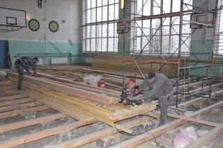 В рамках федерального проекта «Успех каждого ребенка» ведутся ремонтные работы в спортзале Краснолучского учебно-воспитательного комплекса №4 «Надежда»