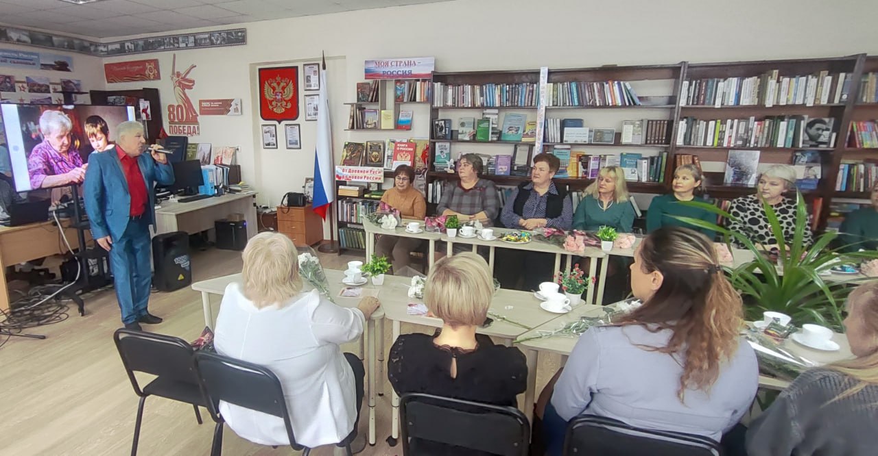 В Славяносербской центральной библиотеке состоялось торжественное мероприятие, посвященное Дню матери «Почёт тем, кто дарит жизнь» В Славяносербской центральной библиотеке состоялось торжественное мероприятие, посвященное Дню матери «Почёт тем, кто дарит жизнь»