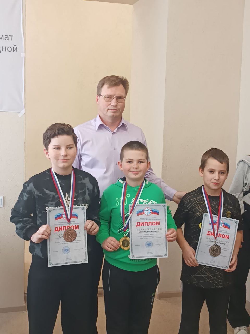 С 18 по 23 ноября 2025 года в г. Луганске прошёл Республиканскийшахматный турнир «Связь поколений», ставший уже традиционным С 18 по 23 ноября 2025 года в г. Луганске прошёл Республиканскийшахматный турнир «Связь поколений», ставший уже традиционным