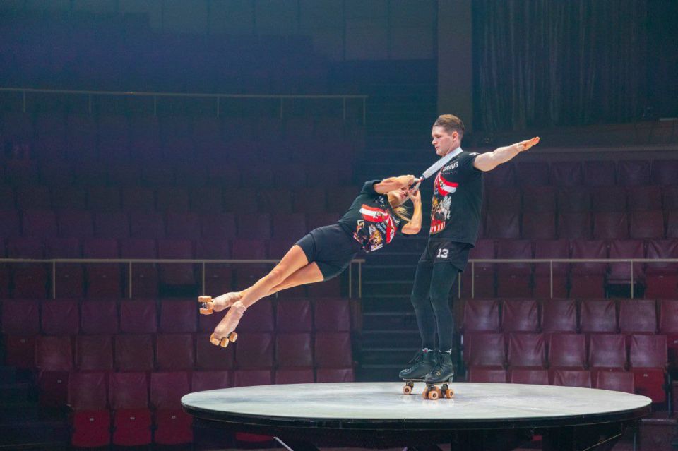 Мастер-класс от артистов цирковой программы «Золотой сезон» прошел сегодня в Луганском цирке Мастер-класс от артистов цирковой программы «Золотой сезон» прошел сегодня в Луганском цирке