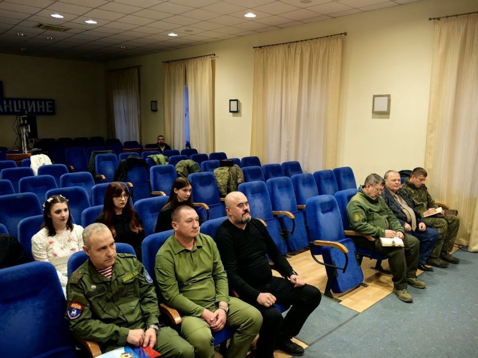 Виктор Водолацкий: После очередного приема граждан в городе Луганске, оперативно отреагировал на обращение инициативной молодёжи и собрал рабочее совещание, посвящённое вопросу организации казачьего фестиваля Виктор Водолацкий: После очередного приема граждан в городе Луганске, оперативно отреагировал на обращение инициативной молодёжи и собрал рабочее совещание, посвящённое вопросу организации казачьего фестиваля
