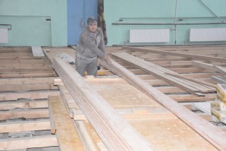 В рамках федерального проекта «Успех каждого ребенка» ведутся ремонтные работы в спортзале Краснолучского учебно-воспитательного комплекса №4 «Надежда» В рамках федерального проекта «Успех каждого ребенка» ведутся ремонтные работы в спортзале Краснолучского учебно-воспитательного комплекса №4 «Надежда»