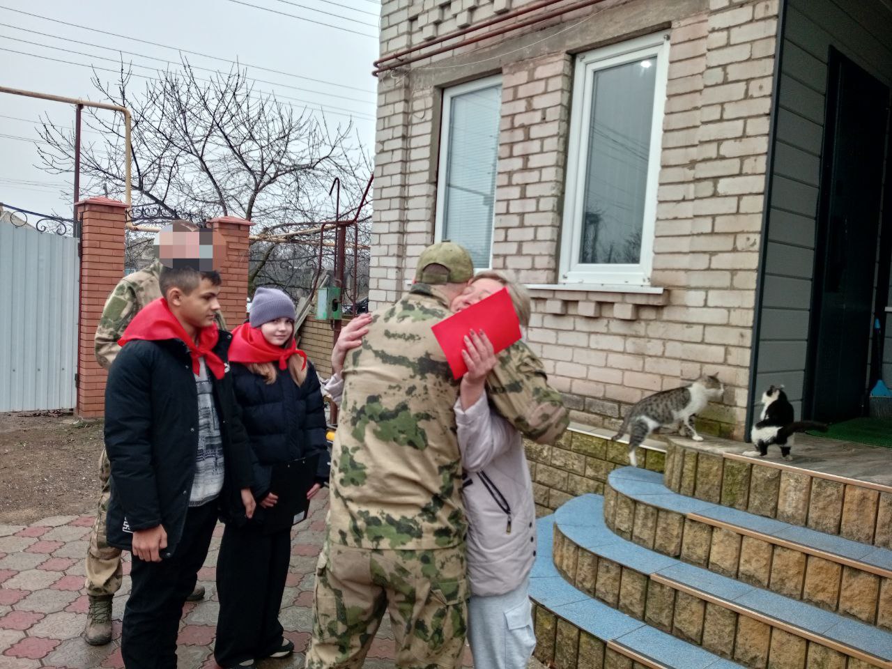 Отряд "Энергия" поздравил мам героев