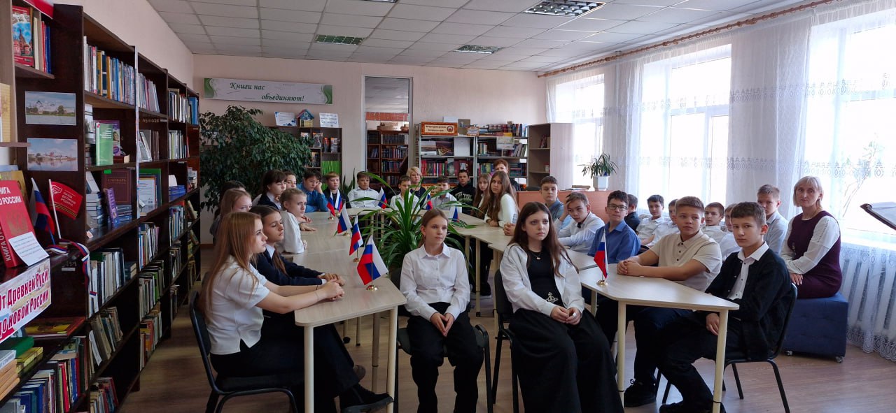 Школьники Славяносербской СШ им. Д. Полянского стали гостями литературной гостиной, приуроченной к 145-летию со дня рождения Александра Блока Школьники Славяносербской СШ им. Д. Полянского стали гостями литературной гостиной, приуроченной к 145-летию со дня рождения Александра Блока