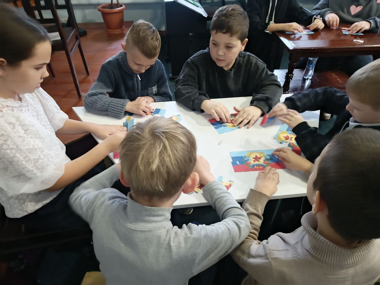 В мемориальном музее Бориса Гринченко прошел квиз «Флаг моей Республики», для учащихся Алексеевской гимназии В мемориальном музее Бориса Гринченко прошел квиз «Флаг моей Республики», для учащихся Алексеевской гимназии