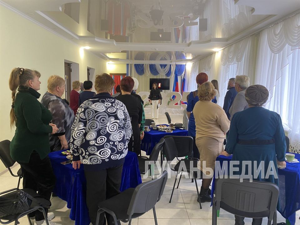 В преддверии Дня матери в Меловом состоялась церемония, посвященная матерям героев, отдавших жизни за Отечество, и тем, чьи сыновья сейчас находятся в зоне боевых действий В преддверии Дня матери в Меловом состоялась церемония, посвященная матерям героев, отдавших жизни за Отечество, и тем, чьи сыновья сейчас находятся в зоне боевых действий