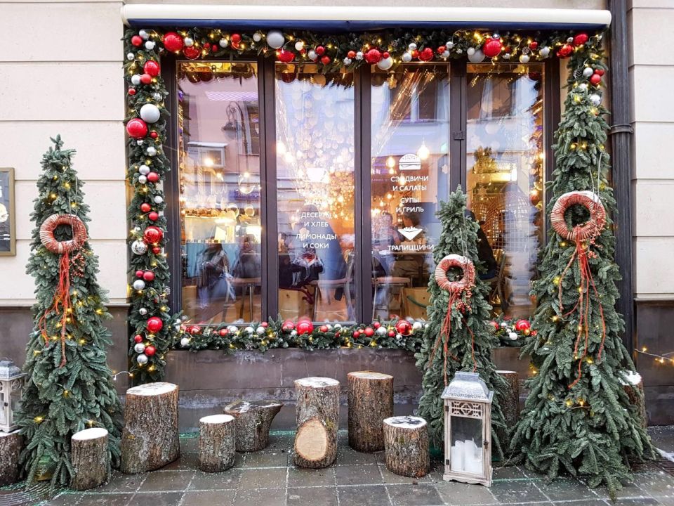 В рамках подготовки к Новогодним и Рождественским праздникам, на территории Луганска пройдет Городской конкурс на лучшее новогоднее оформление предприятий торговли, общественного питания и бытового обслуживания населения...