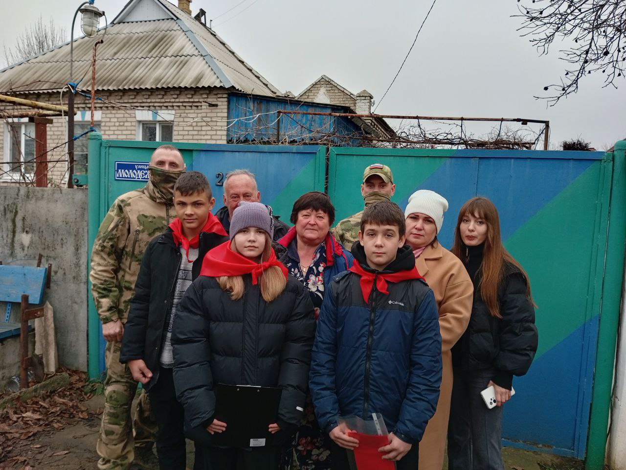 Отряд "Энергия" поздравил мам героев Отряд "Энергия" поздравил мам героев