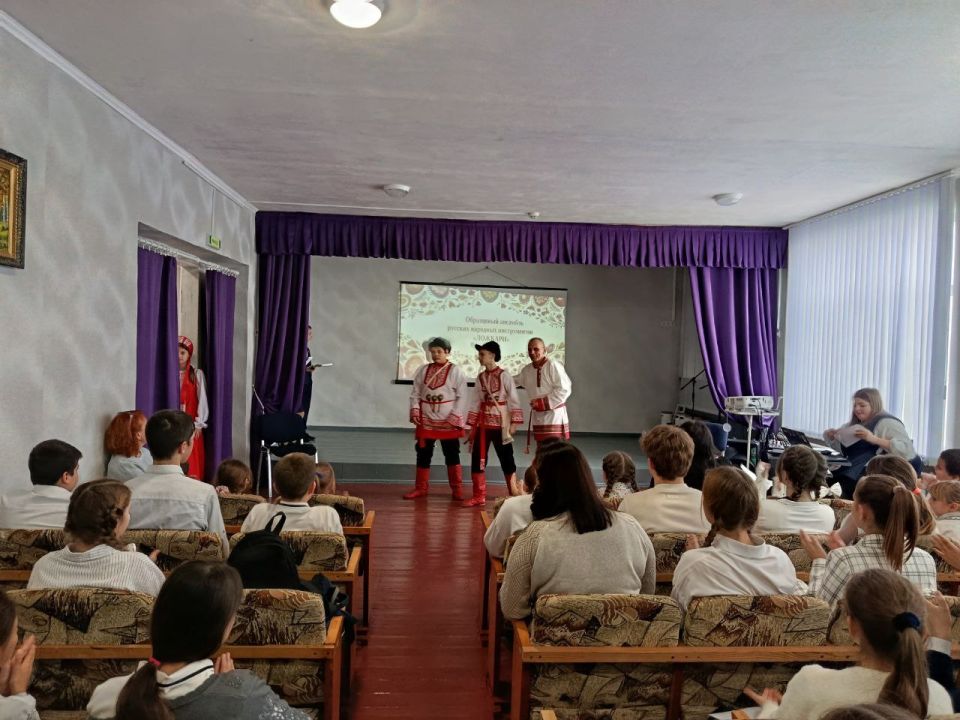 26 ноября, в целях реализации проекта "Луганский характер", Первые Верхнепокровской школы, Старобельского МО, приняли участие в "Луганской кругосветке", посетив "УВК" Михайловская школа 26 ноября, в целях реализации проекта "Луганский характер", Первые Верхнепокровской школы, Старобельского МО, приняли участие в "Луганской кругосветке", посетив "УВК" Михайловская школа