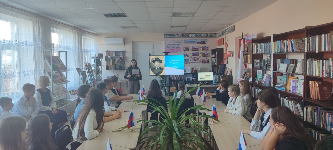 Школьники Славяносербской СШ им. Д. Полянского стали гостями литературной гостиной, приуроченной к 145-летию со дня рождения Александра Блока Школьники Славяносербской СШ им. Д. Полянского стали гостями литературной гостиной, приуроченной к 145-летию со дня рождения Александра Блока