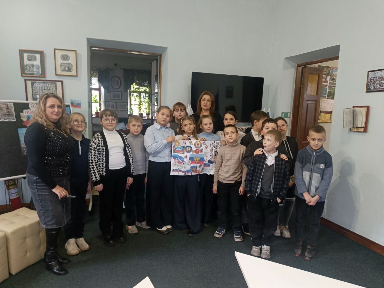 В мемориальном музее Бориса Гринченко прошел квиз «Флаг моей Республики», для учащихся Алексеевской гимназии В мемориальном музее Бориса Гринченко прошел квиз «Флаг моей Республики», для учащихся Алексеевской гимназии