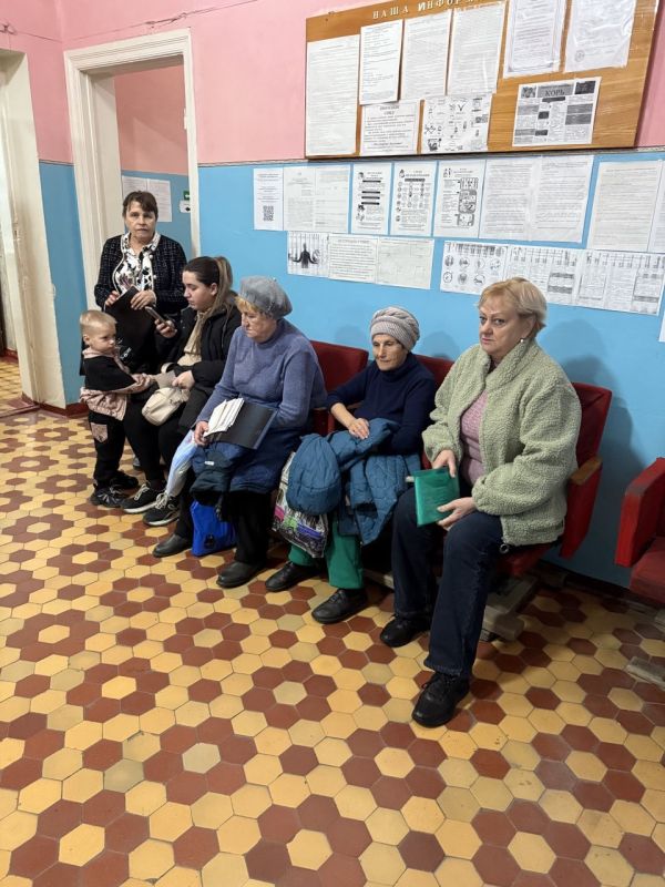 Выездная бригада врачей из трех лечебных учреждений города Красный Луч провела прием на базе Поликлиники №3 города Миусинск Выездная бригада врачей из трех лечебных учреждений города Красный Луч провела прием на базе Поликлиники №3 города Миусинск