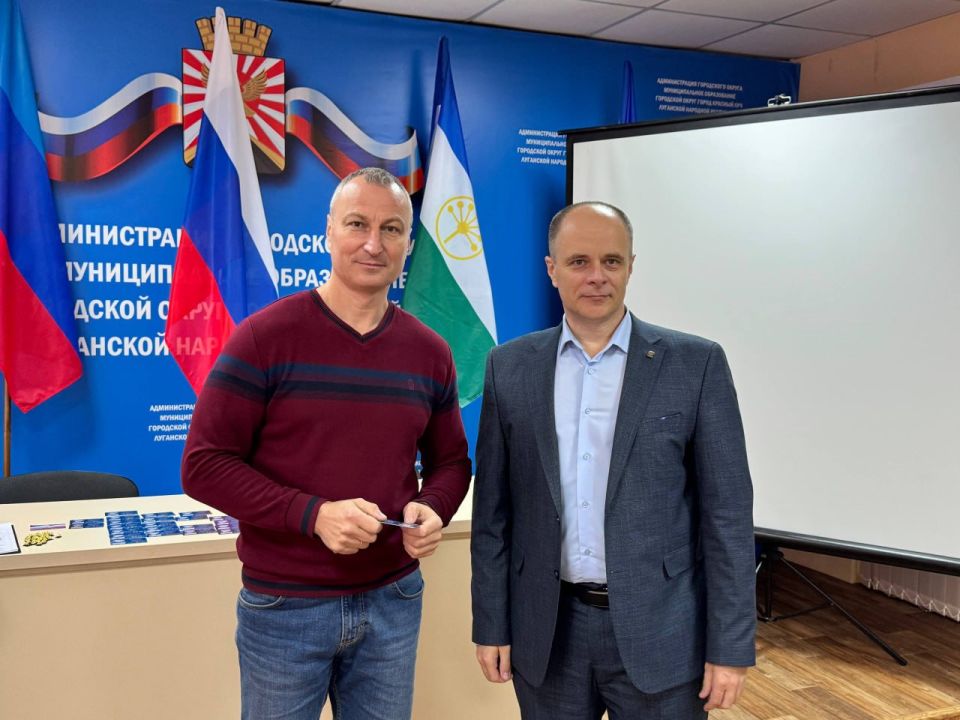Команда партийцев Краснолучского местного отделения пополнилась новыми членами Команда партийцев Краснолучского местного отделения пополнилась новыми членами