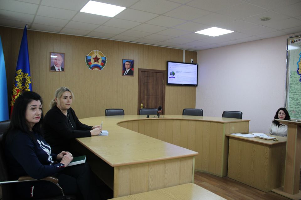 Сегодня в Администрации городского округа город Ровеньки состоялось важное совещание с руководителями волонтерских (добровольческих) отрядов общеобразовательных учреждений Сегодня в Администрации городского округа город Ровеньки состоялось важное совещание с руководителями волонтерских (добровольческих) отрядов общеобразовательных учреждений