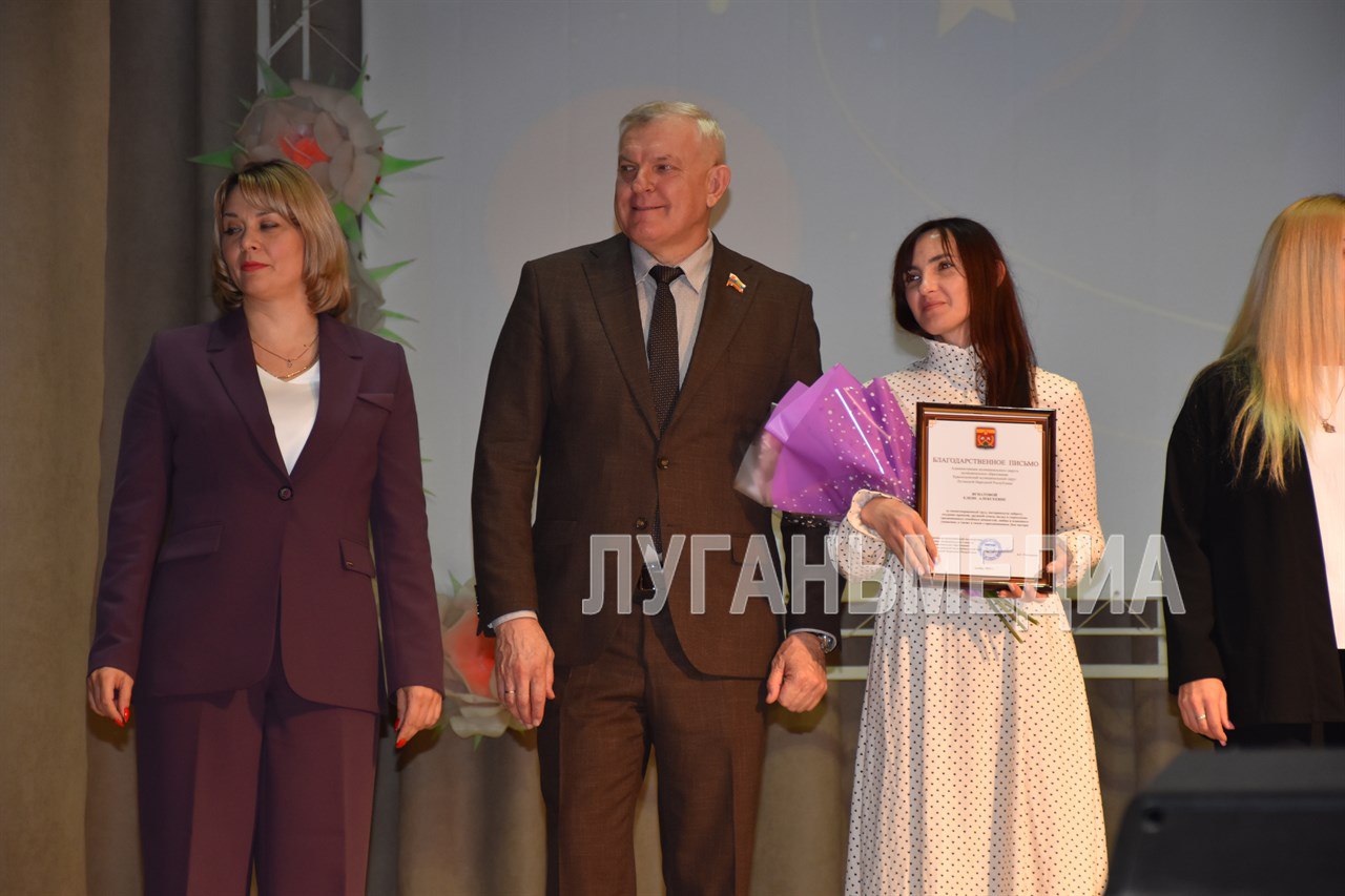 Трогательный и душевный праздничный вечер, приуроченный празднованию Дня матери прошел в Краснодоне Трогательный и душевный праздничный вечер, приуроченный празднованию Дня матери прошел в Краснодоне