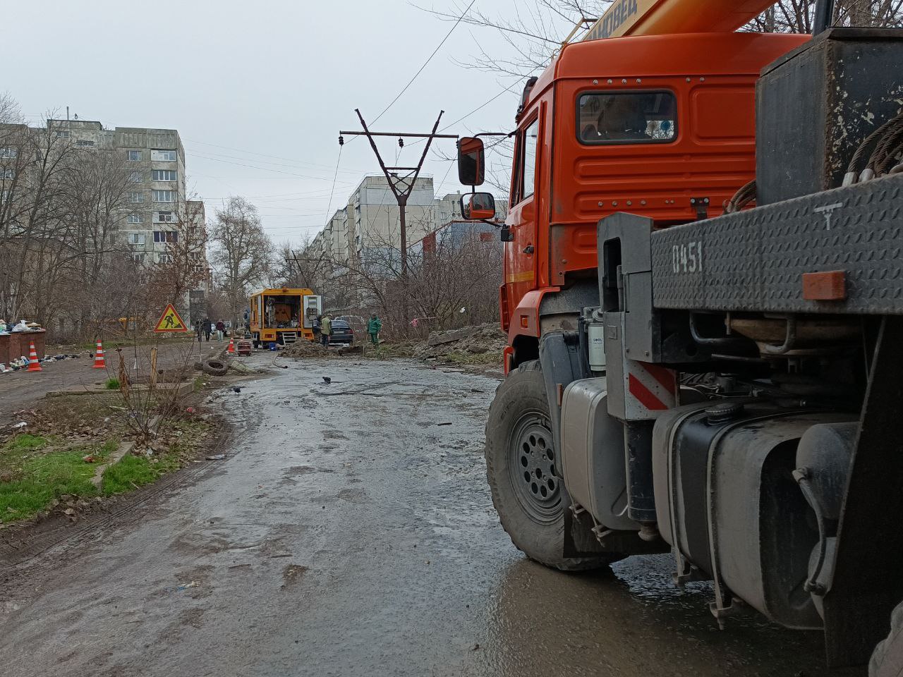 В Луганске специалисты «Луганскводы» меняют очередной аварийный участок водовода В Луганске специалисты «Луганскводы» меняют очередной аварийный участок водовода