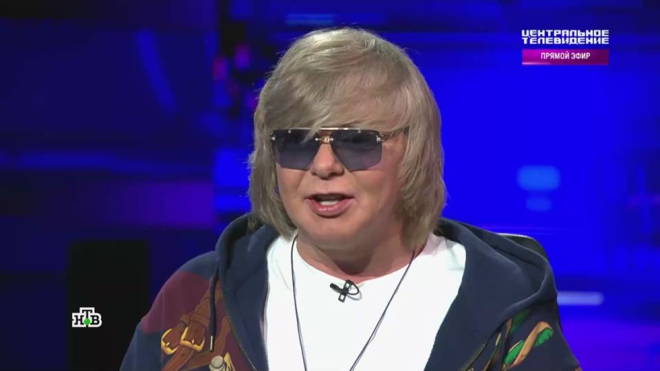 Мало кто знает, что легковой раритетный ЗИС в клипе «Иванушек» на песню «Тучи» принадлежал шахтеру-ударнику Стаханову