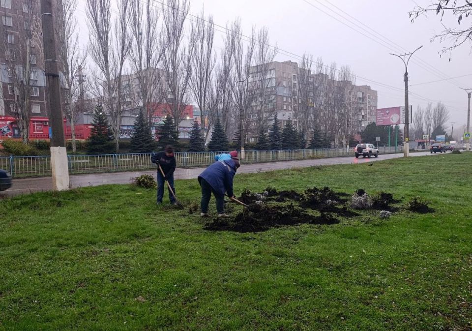 Коммунальные службы проводят работы на территории города Коммунальные службы проводят работы на территории города