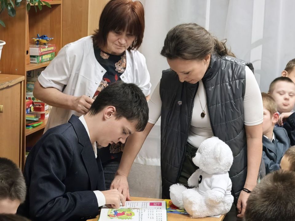 Анна Кузнецова: Наш Гумштаб передал гуманитарную помощь в дом-интернат в ЛНР Анна Кузнецова: Наш Гумштаб передал гуманитарную помощь в дом-интернат в ЛНР