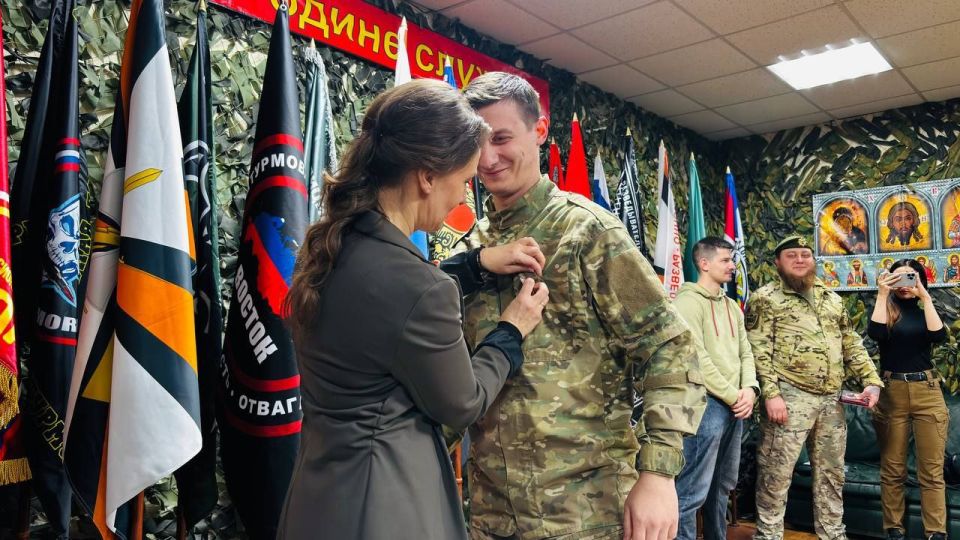 Анна Кузнецова: Большая честь участвовать во вручении наград нашим бойцам! Анна Кузнецова: Большая честь участвовать во вручении наград нашим бойцам!