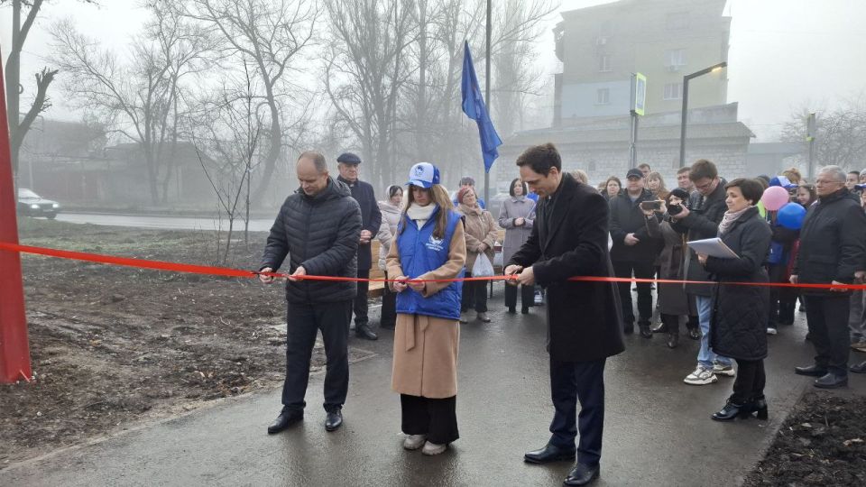 28 ноября состоялось официальное открытие парковой зоны между 2-м и 3-м микрорайонами города Красный Луч, в котором приняли участие Председатель Совета городского округа Джан Погодин-Новиков, заместитель председателя Сергей... 28 ноября состоялось официальное открытие парковой зоны между 2-м и 3-м микрорайонами города Красный Луч, в котором приняли участие Председатель Совета городского округа Джан Погодин-Новиков, заместитель председателя Сергей...