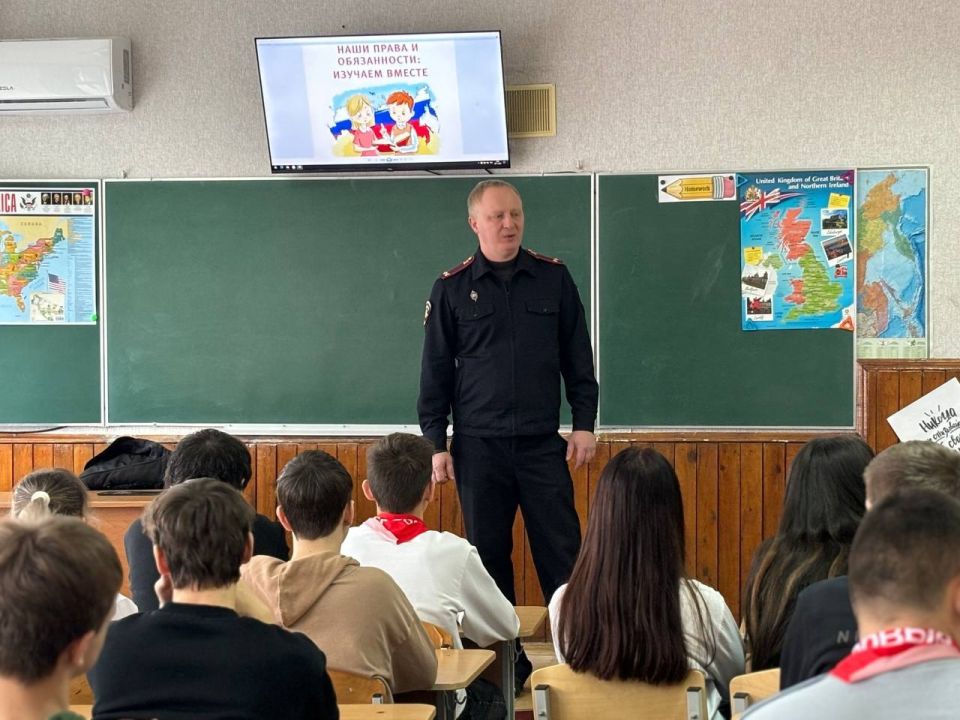 Месячник правовых знаний в Ровеньковской школе №3 Месячник правовых знаний в Ровеньковской школе №3