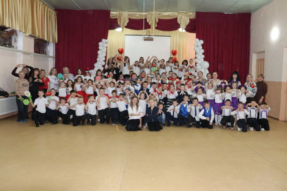 Краснодонский УВК «Забота» День матери - «Мамино сердце» Краснодонский УВК «Забота» День матери - «Мамино сердце»