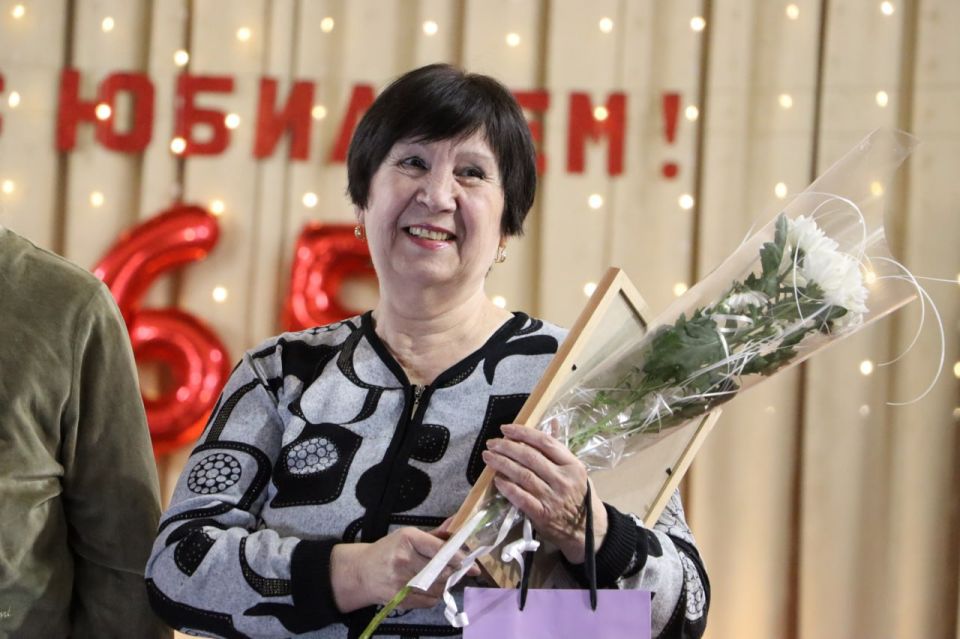 Юбилей УВК № 8!. Активисты Стахановского местного отделения партии «Единая Россия» приняли участие в торжественном мероприятии, посвящённом 65-летию учебно-воспитательного комплекса № 8. Эта школа — настоящая гордость... Юбилей УВК № 8!. Активисты Стахановского местного отделения партии «Единая Россия» приняли участие в торжественном мероприятии, посвящённом 65-летию учебно-воспитательного комплекса № 8. Эта школа — настоящая гордость...