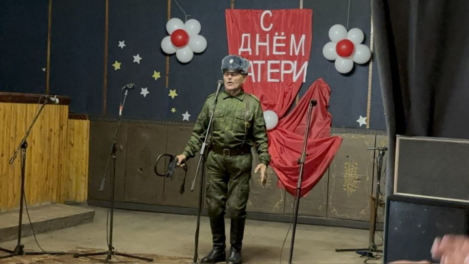 В посёлке Северный День матери отметили праздничным концертом В посёлке Северный День матери отметили праздничным концертом
