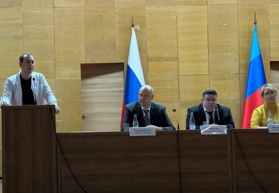 На территории ГБУЗ «ЛРКБ» ЛНР при участии представителей Минздрава ЛНР прошла III ежегодная научно-практическая конференция, посвященная актуальным вопросам неврологии На территории ГБУЗ «ЛРКБ» ЛНР при участии представителей Минздрава ЛНР прошла III ежегодная научно-практическая конференция, посвященная актуальным вопросам неврологии