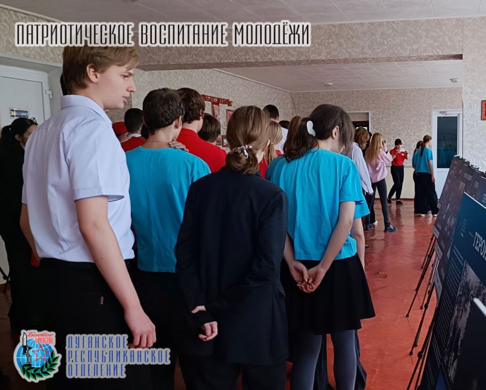 20 октября в Перевальской гимназии открылась выставка «Герои и подвиги: Мои земляки – Герои России» 20 октября в Перевальской гимназии открылась выставка «Герои и подвиги: Мои земляки – Герои России»