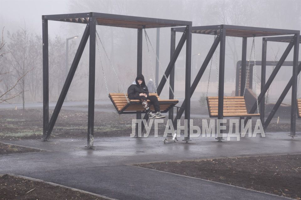 В Красном Луче состоялось торжественное открытие отремонтированного парка микрорайонов В Красном Луче состоялось торжественное открытие отремонтированного парка микрорайонов