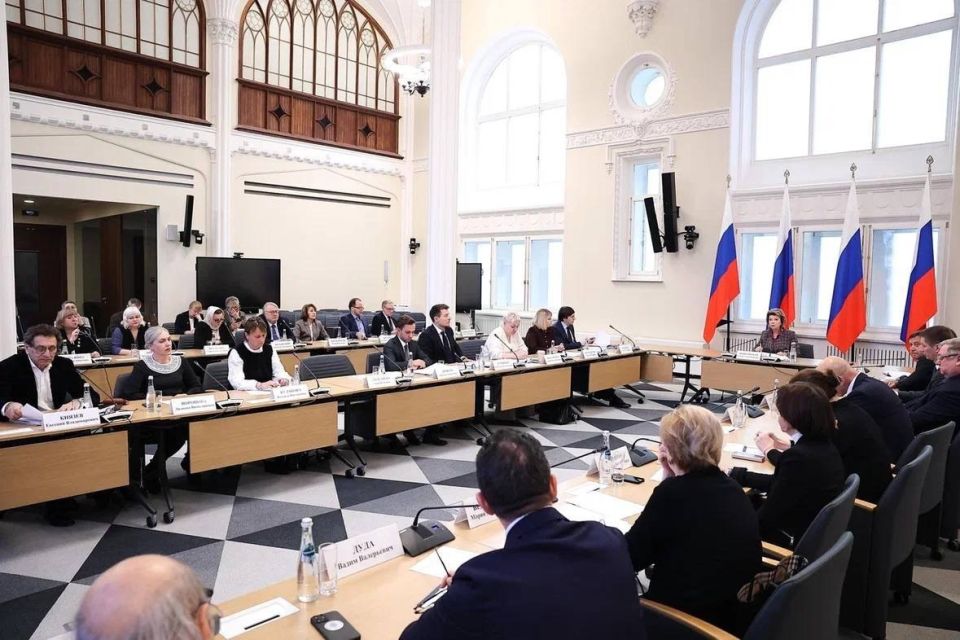 В Москве под председательством советника Президента РФ Елены Ямпольской состоялось третье расширенное заседание Совета при Президенте РФ по поддержке русского языка и языков народов России В Москве под председательством советника Президента РФ Елены Ямпольской состоялось третье расширенное заседание Совета при Президенте РФ по поддержке русского языка и языков народов России