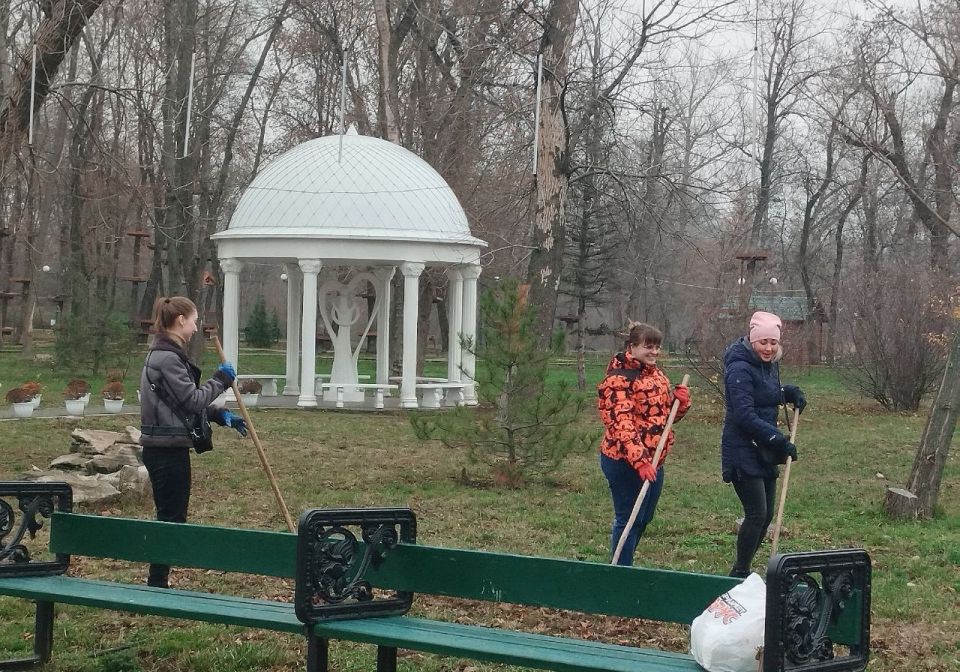 Мероприятие по благоустройству прошло в парке имени Горького Мероприятие по благоустройству прошло в парке имени Горького