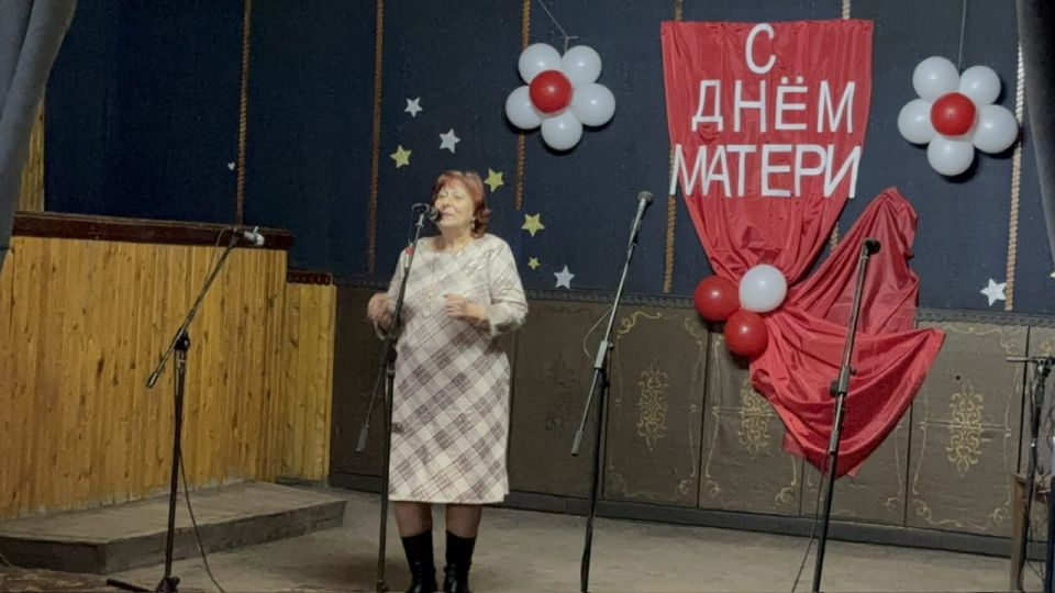 В посёлке Северный День матери отметили праздничным концертом В посёлке Северный День матери отметили праздничным концертом