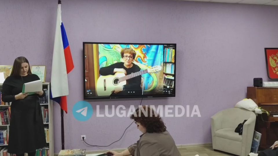 В Стаханове состоялась презентация сборника поэтессы Марии Щировой