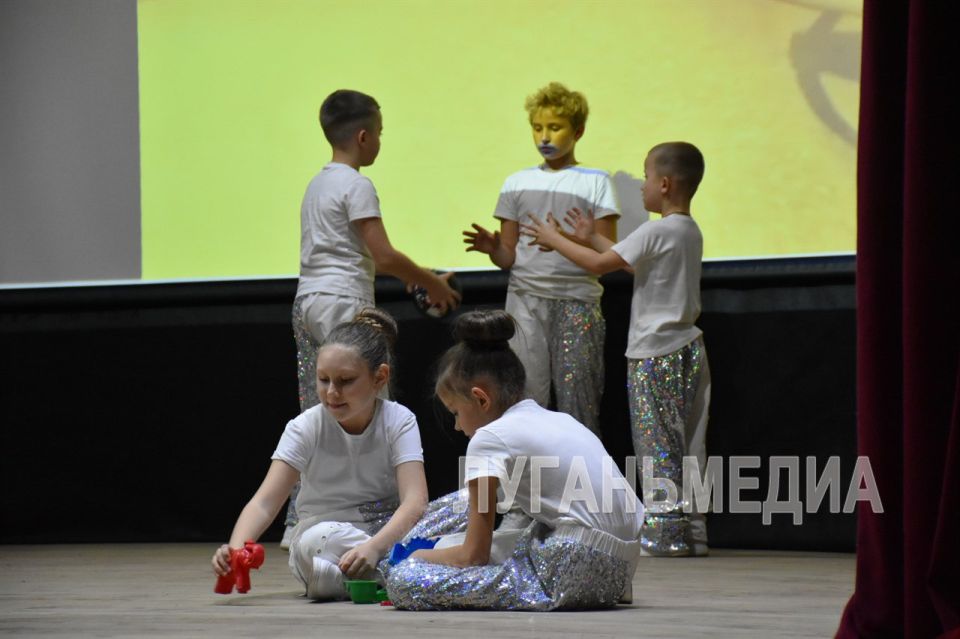 В Перевальске состоялся концерт, посвящённый Дню Матери В Перевальске состоялся концерт, посвящённый Дню Матери