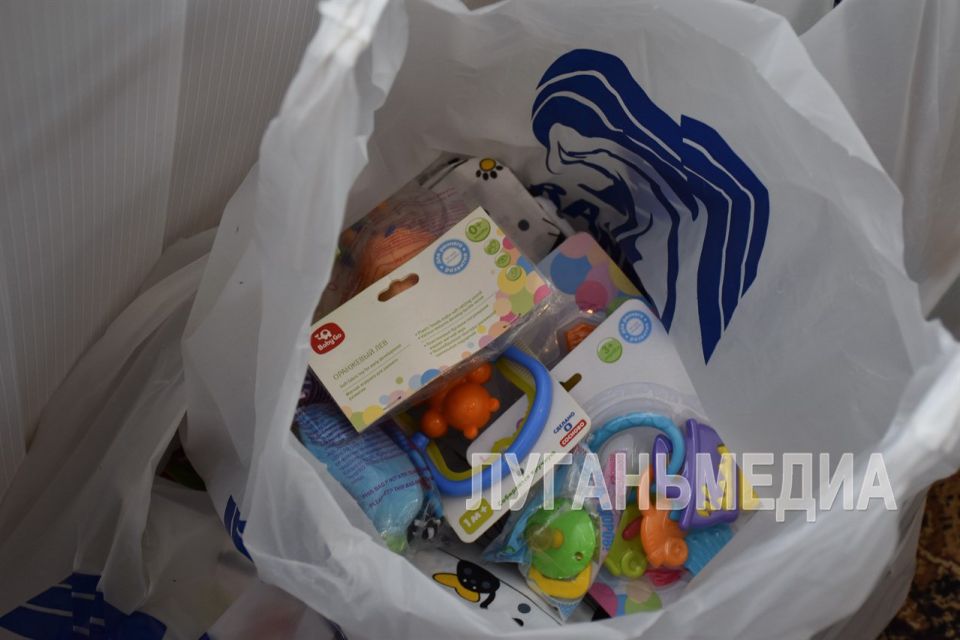 В Кировске активисты партии «Единая Россия», в преддверии Дня матери, передали наборы жительницам города, которые уже готовятся к рождению малыша В Кировске активисты партии «Единая Россия», в преддверии Дня матери, передали наборы жительницам города, которые уже готовятся к рождению малыша