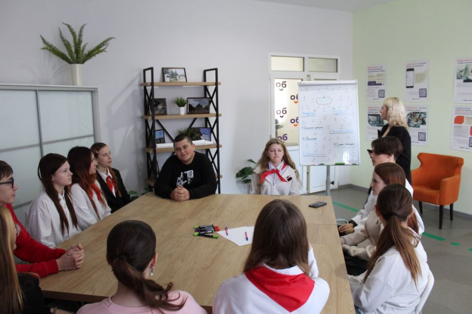 В Краснодоне состоялась конференция, организованная местным отделением Общероссийского движения детей и молодежи «Движение первых» и центром молодежных инициатив «Гравитация» В Краснодоне состоялась конференция, организованная местным отделением Общероссийского движения детей и молодежи «Движение первых» и центром молодежных инициатив «Гравитация»
