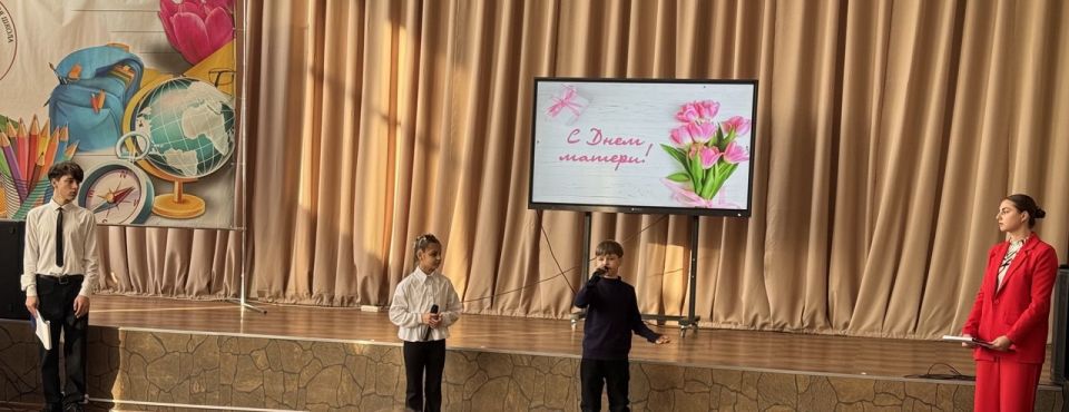 Владимир Шавлай: Сегодня, в преддверии одного из самых теплых и душевных праздников — Дня Матери, посетил «Краснодонскую среднюю школу №4 имени Героя Советского Союза С.Г. Тюленина», встретился с уважаемыми педагогами и... Владимир Шавлай: Сегодня, в преддверии одного из самых теплых и душевных праздников — Дня Матери, посетил «Краснодонскую среднюю школу №4 имени Героя Советского Союза С.Г. Тюленина», встретился с уважаемыми педагогами и...