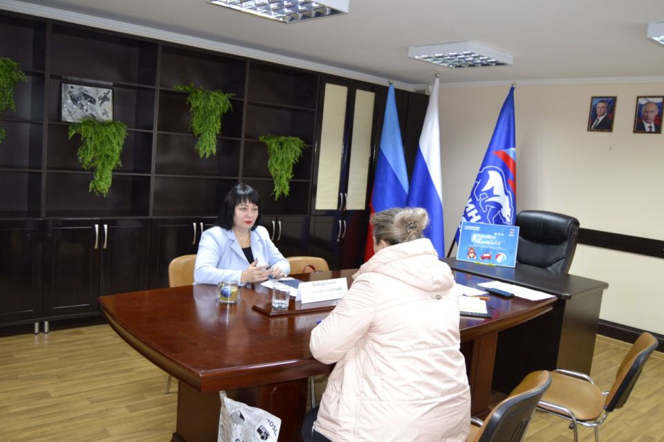 В Свердловской местной общественной приёмной «Единой России» продолжаются приемы граждан В Свердловской местной общественной приёмной «Единой России» продолжаются приемы граждан